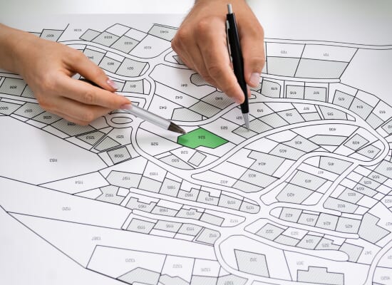 同じ“良い土地”でも落とし穴がある（道路・高低差・日当たり）