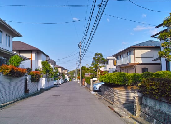 静かな暮らしと便利な暮らし、どっちを選ぶ？後悔しないエリア選びの考え方
